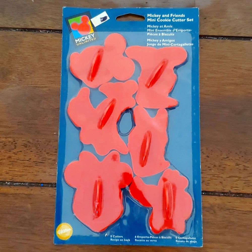 Vintage NOS Disney Cookie Cutter Set. Nice.